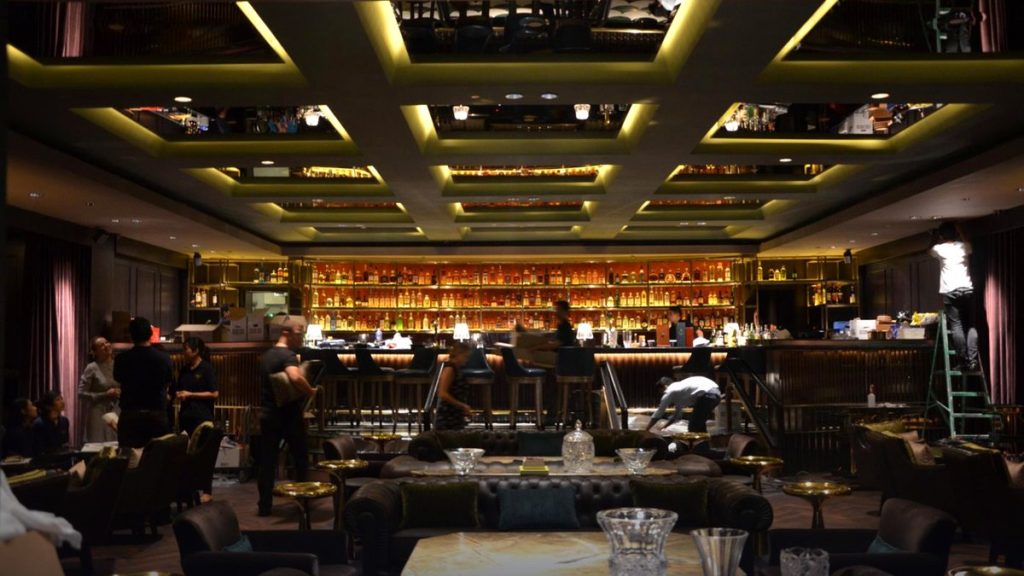 Casegoods vs Loose Furniture: What Commercial FF&E Buyers in Singapore Should Know 07 luxury furniture installation