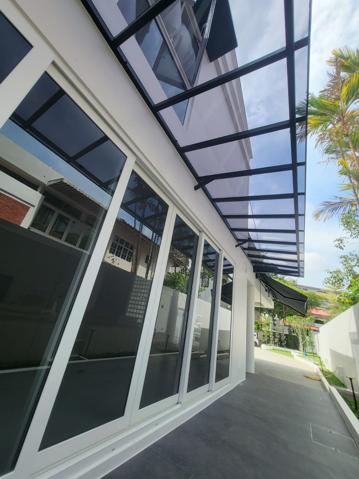 Integrated Glass, Aluminium & Metal Components in Imported Furniture: Why Luxury FF&E Needs Multi-Trade Installation Coordination in Singapore glass aluminium and metal structure fabrication singapore