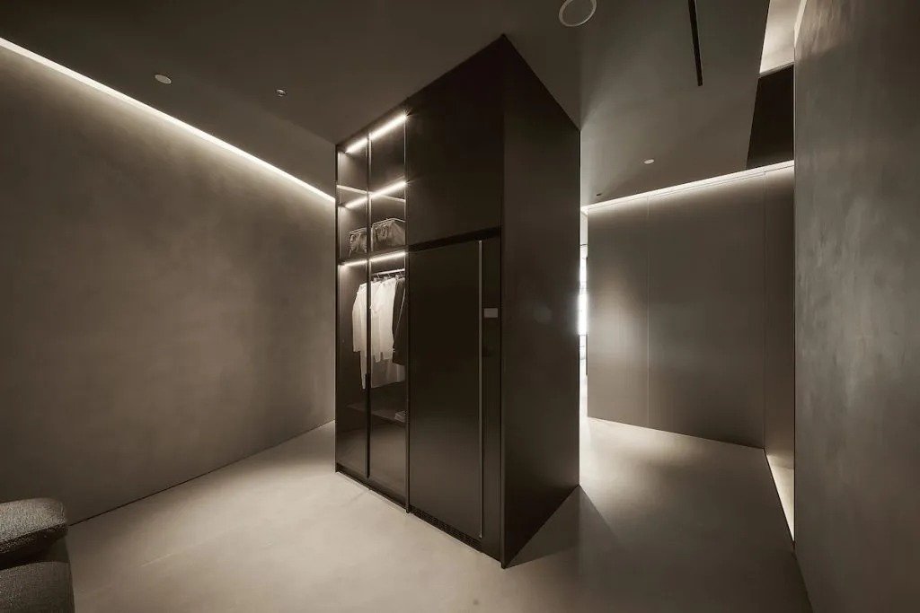 Rectifying FF&E in a Hotel That Has Already Opened: Room Nights, Housekeeping Access and the Remove-and-Return Cycle completed lift lobby and corridor in a finished property singapore