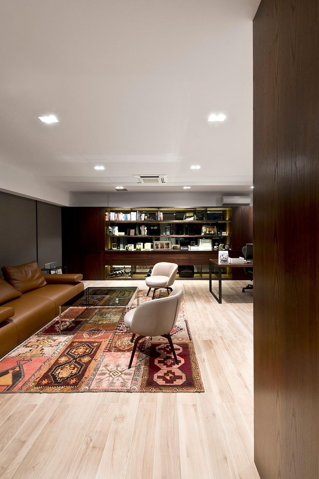Main Contractor, ID Contractor or Direct Trades: Choosing a Procurement Route for a Singapore Fit-Out completed living and dining interior with timber screen singapore