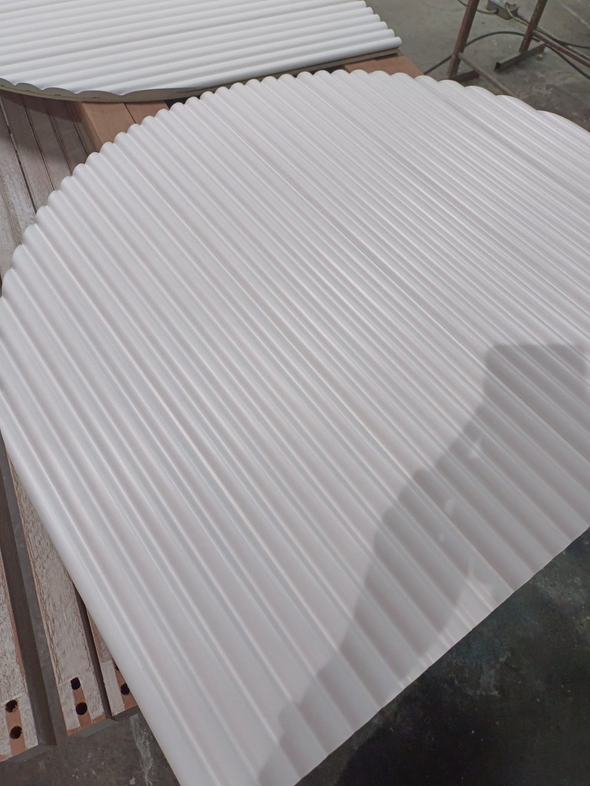 How to Maintain Spray-Painted Furniture in Singapore: Cleaning, Wear Zones and What Belongs in the Handover Record high gloss and matte painted cabinet detail singapore