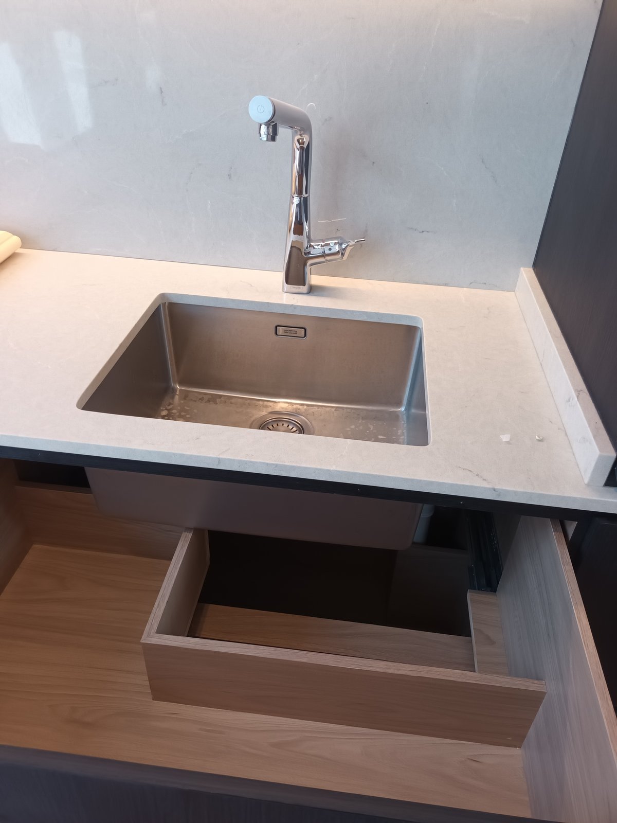 Imported Furniture Interface Coordination in Singapore: Who Is Responsible for Walls, M&E, Stone, Glass and Appliances? imported furniture interface coordination singapore